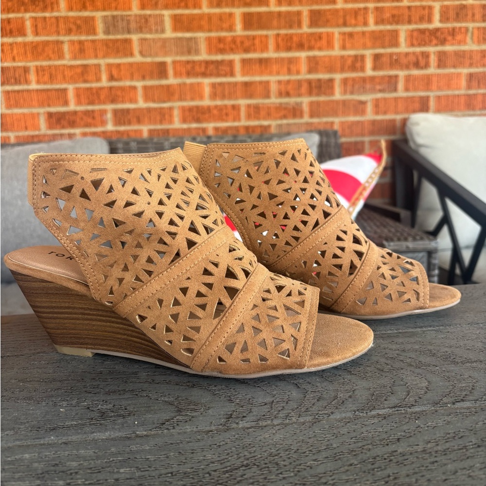 Laser-Cut Open-Toe Wedge Sandals in Tan